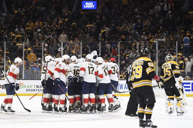 Hokejisti Floride so še podaljšali upanje v bitki za Stanleyjev pokal po zmagi v dvorani TD Garden v Bostonu. FOTO: Bob Dechiara/Usa Today Sports/Reuters