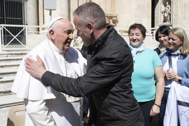 Sporočilo papeža preživelim žrtvam spolnih zlorab je spodbuda, da nadaljujejo boj proti zlu, ki mu Frančišek pravi bolezen Cerkve.  FOTO: Vatikan Media
