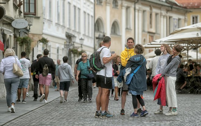 Ljubljano naj bi junija in avgusta obiskali predvsem gostje iz sosednjih držav ter iz Nemčije, ZDA, Francije, Velike Britanije, Srbije in Španije. FOTO: Blaž Samec/Delo