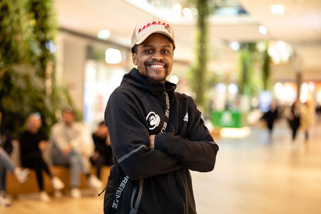 Yogi Ferrell že drugo leto uživa v Ljubljani, kar je redkost za ameriške košarkarje. FOTO: Črt Piksi/Delo