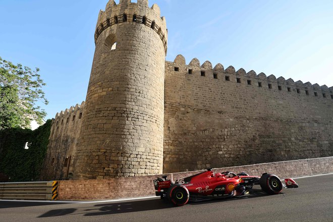 Charles Leclerc ob bakujskih znamenitostih ni vozil turistično. FOTO: Giuseppe Cacace/AFP