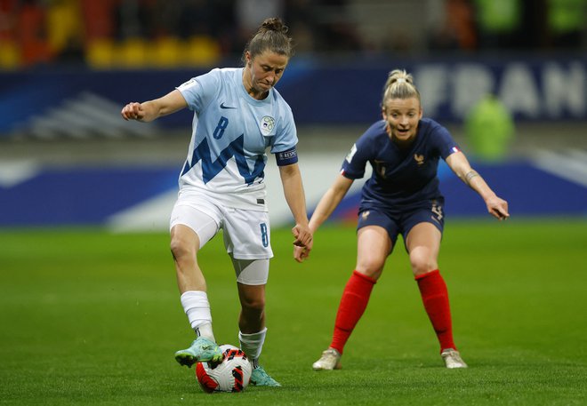 Mateja Zver med lansko tekmo s Francijo. FOTO: Stephane Mahe/Reuters