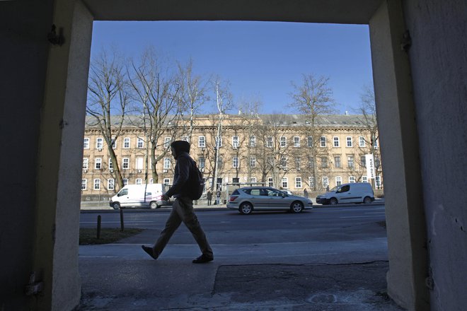 Sedmi krog naših vic je oddelek za tujce v nekadnji Tobačni tovarni. FOTO: Leon Vidic/Delo