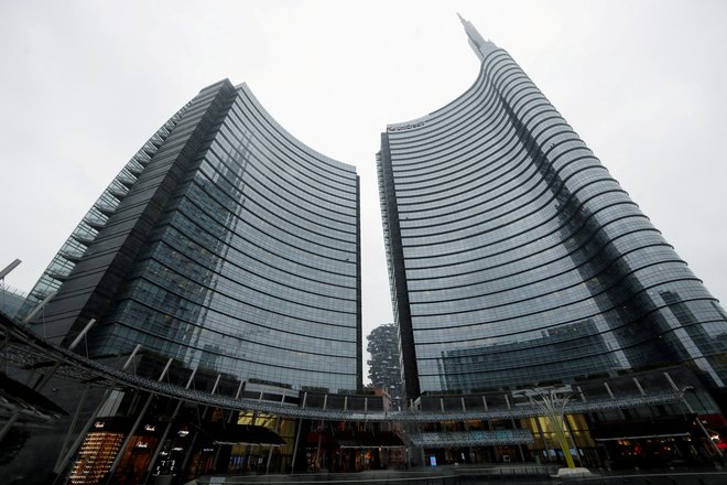 Italijanska bančna skupina Unicredit je v prvih treh mesecih letos ustvarila več kot dve milijardi evrov čistega dobička. FOTO: Yara Nardi/Reuters