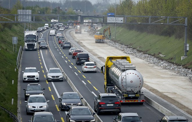 V Ljubljano se vsak dan na delo pripelje okoli 141.300 ljudi, v druge občine pa odhaja okoli 24.200 njenih delovno aktivnih prebivalcev. FOTO: Jože Suhadolnik/Delo