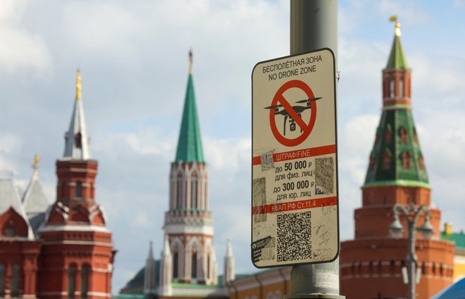 Prepoved uporabe dronov okrog Kremlja je v veljavi. FOTO: Evgenia Novozhenina/Reuters