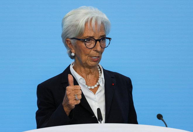 Predsednica ECB Christine Lagarde bo sklepe današnjega zasedanja podrobneje pojasnila na popoldanski novinarski konferenci. FOTO: Wolfgang Rattay/Reuters