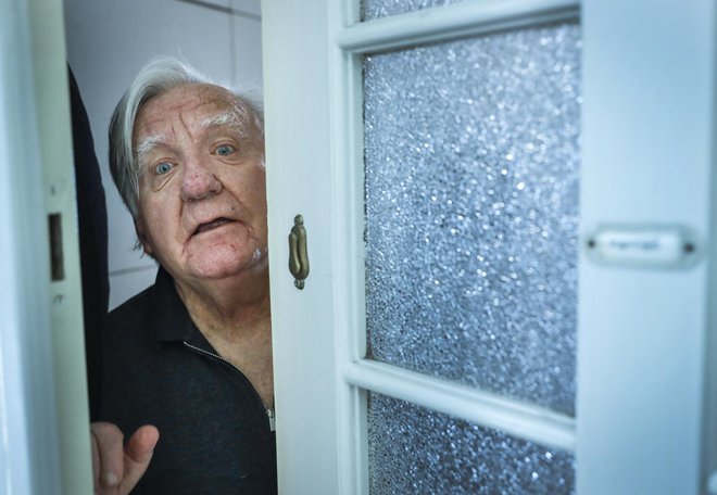 Tone pisanje knjig primerja z nosečnostjo. Zadnja je bila naporna, ustvarjal je v največji poletni vročini. FOTO: Jože Suhadolnik