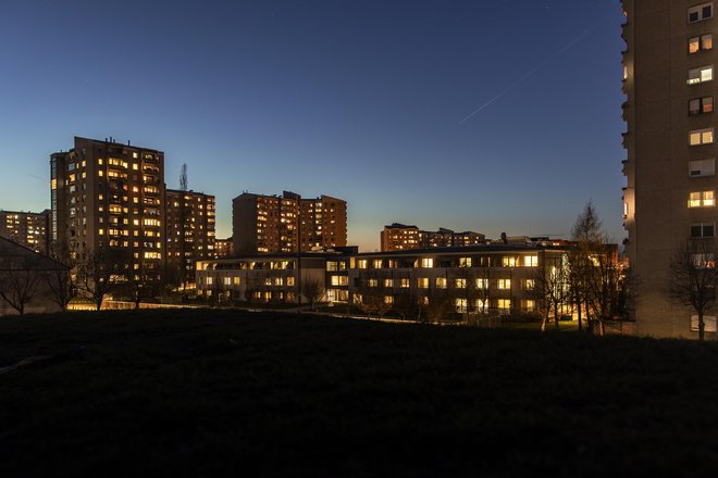 Nepremičnina je res strošek, ampak predstavlja tudi finančno premoženje in določeno varnos. FOTO: Voracn Vogel/Delo