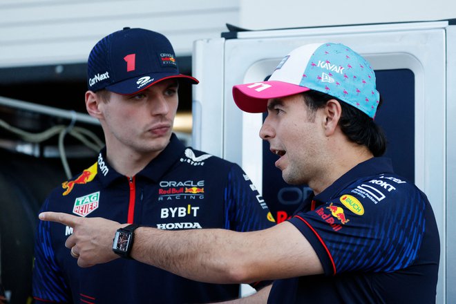 Max Verstappen (levo) vztraja, da se dobro razume s Sergiem Perezom. FOTO: Chris Graythen/AFP
