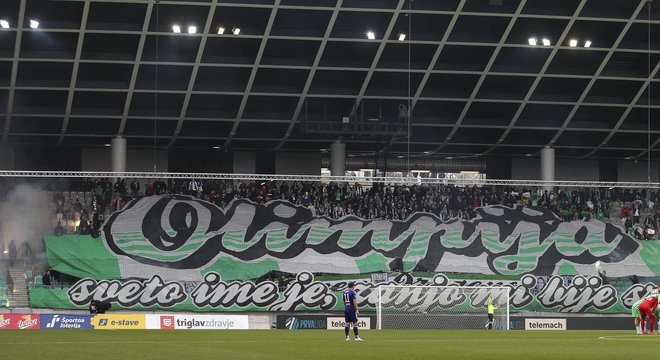 NK Olimpija ima veliko rezervo in močno silo v navijačih, brez katerih ni mogoče pisati velikih nogometnih zgodb. FOTO: Jože Suhadolnik/Delo