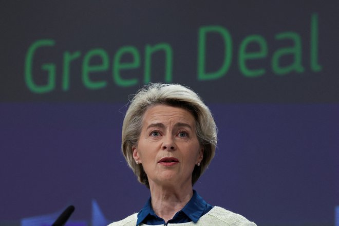 V EPP so Ursuli von der Leyen nasprotovali že pri prelomni odločitvi o prepovedi novih avtomobilov na notranje zgorevanje z letom 2035. FOTO: Yves Herman/Reuters