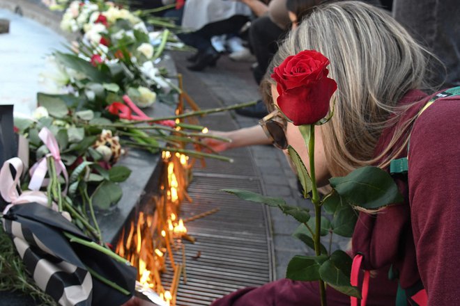 Srbija žaluje za žrtvami strelskih pohodov. FOTO: Savo Prelevic/AFP