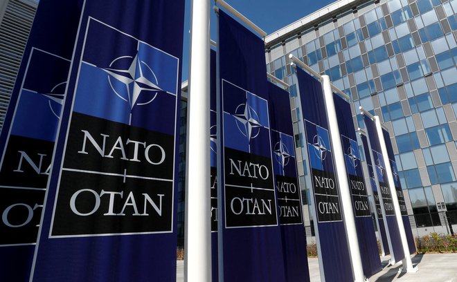 Kje še vse bo v Aziji zaplapolala zastava vojaške zveze Nato? FOTO: Yves Herman/Reuters