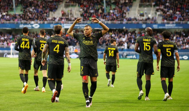 Kylian Mbappe (v sredini) je prvi načel mrežo Troyesa. FOTO: Johanna Geron/Reuters