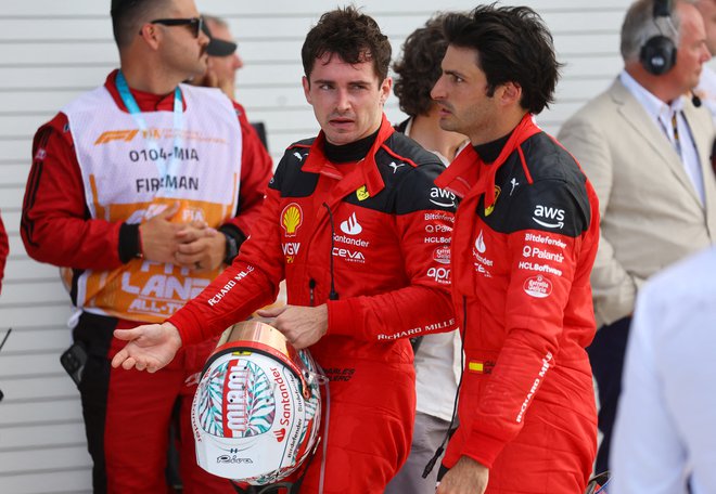 Ferrarijeva dirkača Charles Leclerc in Carlos Sainz mlajši sta imela nov slab konec tedna v formuli 1. FOTO: Mike Segar/Reuters