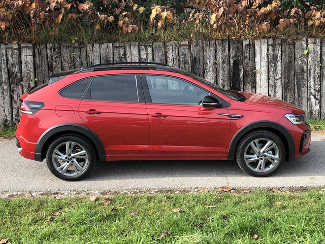 Volkswagen taigo najbolj zanimivo deluje od strani, s svojo kupejevsko linijo. FOTO: Aljaž Vrabec