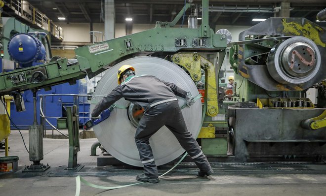 Proizvodnje aluminija ne ustavljamo le v Sloveniji. V evropskem okolju taka proizvodnja, ki porabi veliko elektrike, ni mogoča, je dejal direktor Taluma Marko Drobnič. FOTO: Jože Suhadolnik/Delo