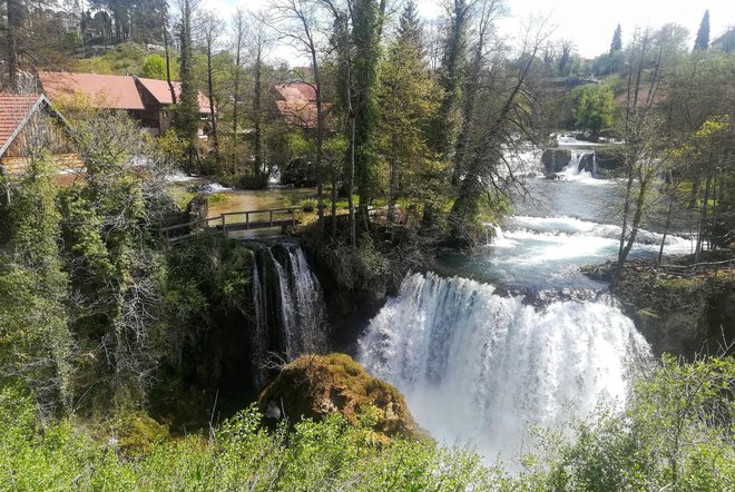 Rastoke so od šestdesetih let prejšnjega stoletja zaščitene kot hrvaški kulturni in zgodovinski spomenik. Takrat je bilo v naselju 22 mlinov. FOTO: Simona Bandur