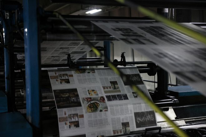 Papirnate izdaje časopisa The New York Times v tiskarni. FOTO: Caitlin Ochs/Reuters