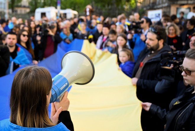 V Berlinu je potekala povorka v spomin na v drugi svetovni vojni padle Ukrajince. FOTO: Annegret Hilse/REUTERS