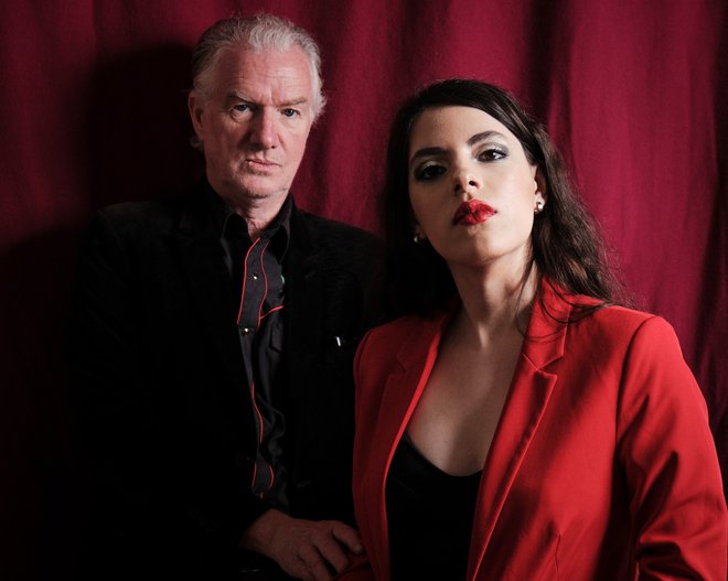 Glasbeno karavano Invisible Blue Unicorns vodita Mick Harvey in Amanda Acevedo. FOTO: Matthew Ellery