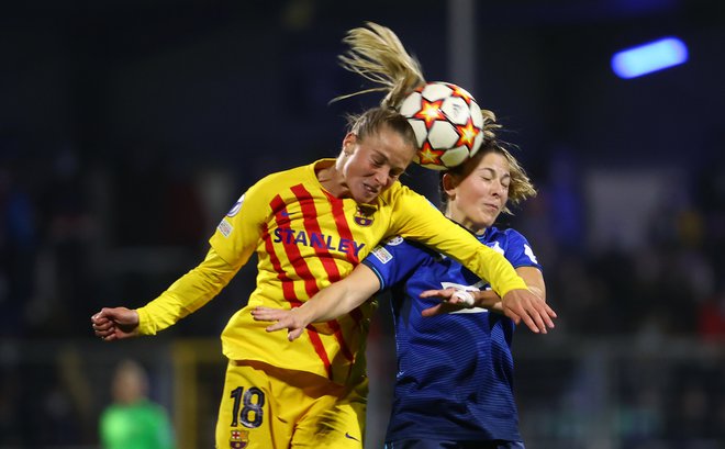 Ana-Maria Crnogorčević (levo) je rešila Barcelono. FOTO: Kai Pfaffenbach/Reuters