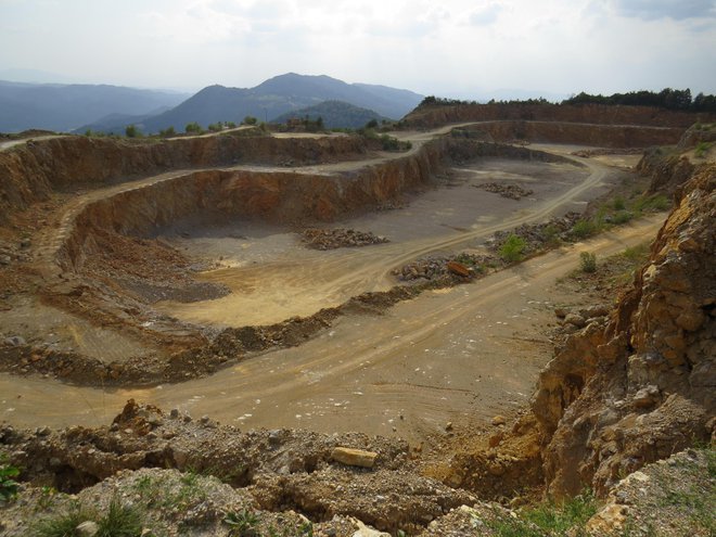 Letos in prihodnje leto se številnim nosilcem rudarskih pravic iztečejo koncesijske pogodbe za gospodarsko izkoriščanje mineralnih surovin. FOTO: Bojan Rajšek/Delo