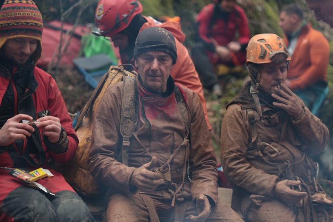 Reševanje ponesrečene jamarke aprila letos FOTO: Črt Piksi/Delo