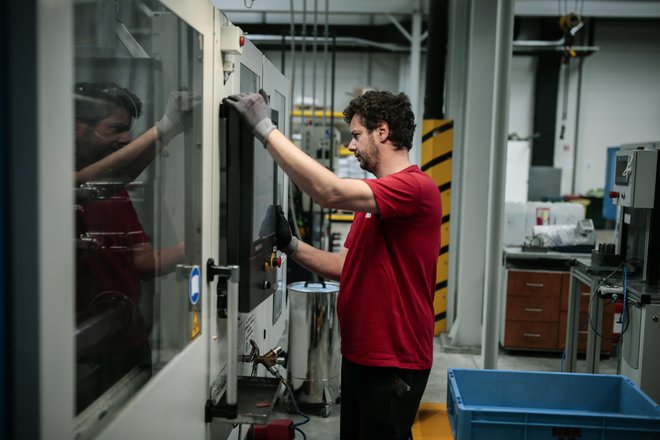 Industrijska podjetja se morajo že danes spraševati, kaj bodo proizvajala v prihodnosti. Foto Uroš Hočevar