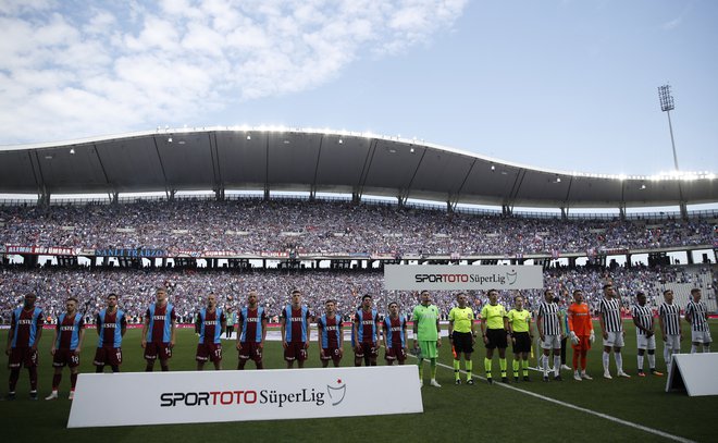 Bo Atatürkov olimpijski štadion v Istanbulu ob tekmah turške superlige gostil sklepni dvoboj lige prvakov? FOTO: Murad Sezer/Reuters