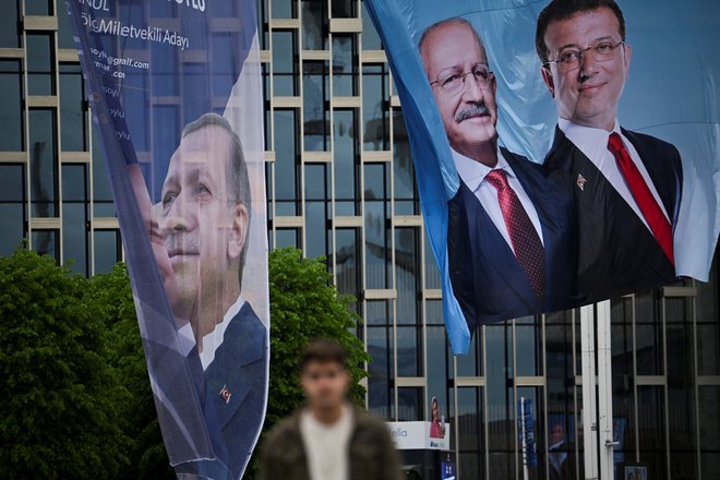 Bo v Turčiji še naprej vladal Recep Tayyip Erdoğan (levo) ali ga bosta premagala Kemal Kılıçdaroğlu in Ekrem İ​mamoğlu?

Foto Dylan Martinez/Reuters