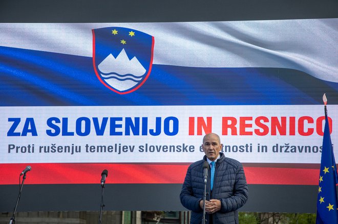Fenomen je brez dvoma v tem, da je njegovo 30-letno nepriznavanje vodstva države Slovenije, če ni on v vodstvu, sprejemljivo za skoraj vso politično in pravno elito Slovenije. FOTO: Voranc VogelDelo