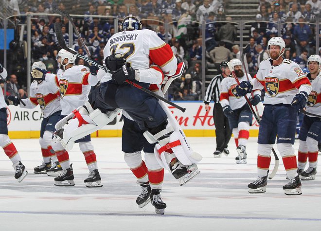 Hokejisti Floride Panthers so se takole veselili preboja v finale vzhodne konference NHL. FOTO: Claus Andersen/AFP