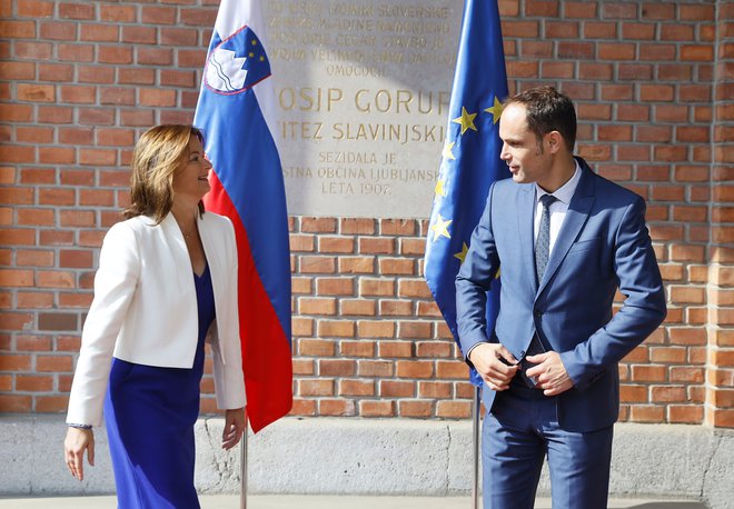 Zunanja ministrica Tanja Fajon in njen predhodnik Anže Logar sta aktivna na domači fronti obsojanja ruskih zločinov. FOTO: Jože Suhadolnik/Delo