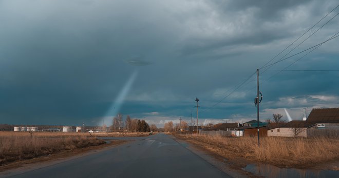 Stran za stranjo drvimo po različnih krajih in slutimo skrivnostno prisotnost NLP-jev. FOTO: Shutterstock