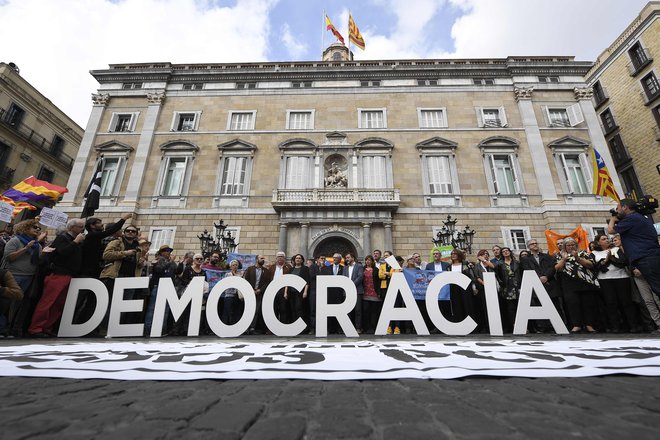 Zagovorniki samostojne Katalonije trdijo, da Španija ni dovolj demokratična. Zagovorniki Katalonije v Španiji, kot denimo Joaquim Coll, se s tem ne strinjajo. FOTO: Lluis Gene/AFP