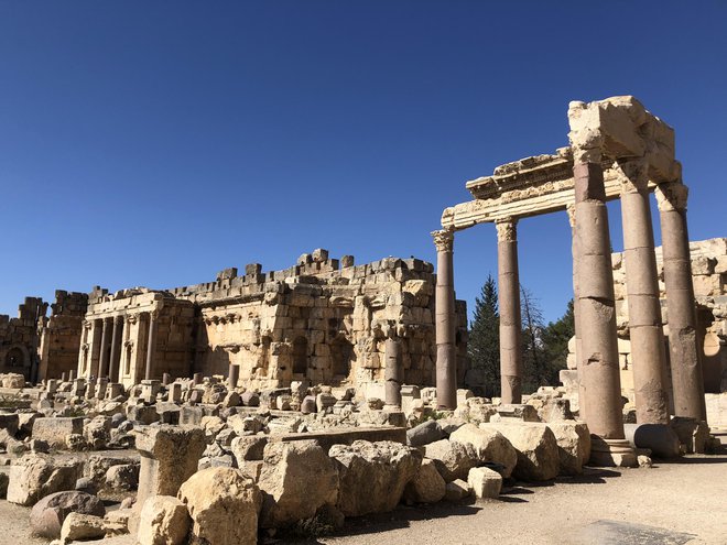 Baalbek, eno največjih svetišč v rimskem imperiju, je raj za ljubiteljske fotografe in predstavlja niz izjemno lepo ohranjenih templjev. FOTO: Peter Kumer