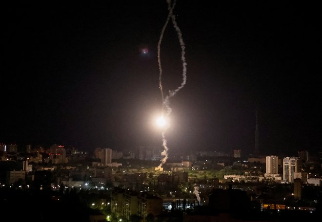 To je že osmi siloviti napad na Kijev ta mesec, poroča BBC. FOTO: Gleb Garanich/Reuters