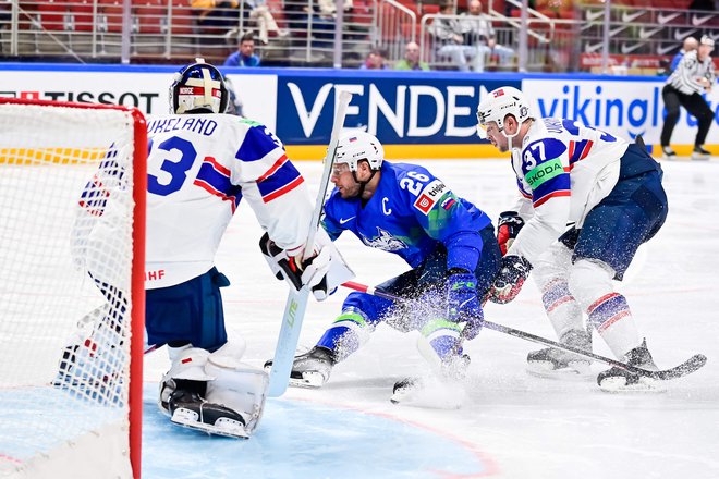 Slovenski kapetan Jan Urbas je popeljal rise v tretjo bitko na svetovnem prvenstvu proti Norvežanom. FOTO: Gints Ivuskans/AFP