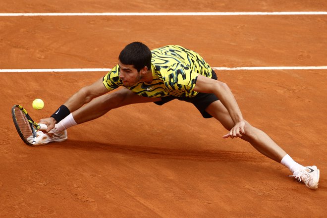 Carlos Alcaraz navdušuje z izjemnimi fizičnimi sposobnostmi. Foto: Reuters