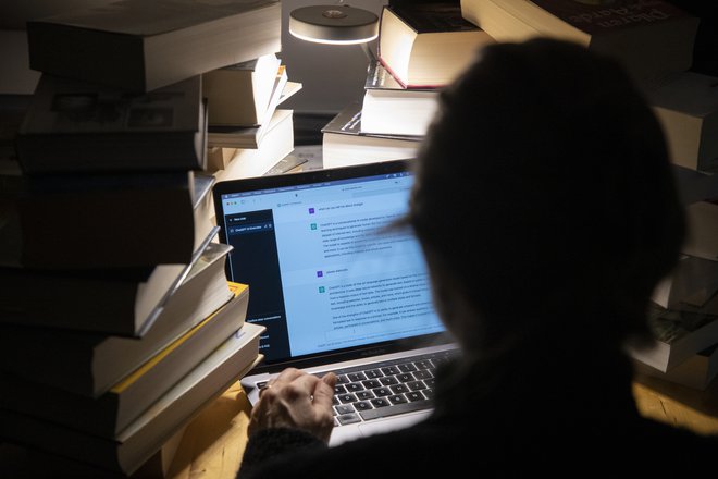 Povem vam, da ta stroj natančno prepozna moj razkošni talent za glasbo. FOTO: Nicolas Maeterlinck Belga/Reuters Connect