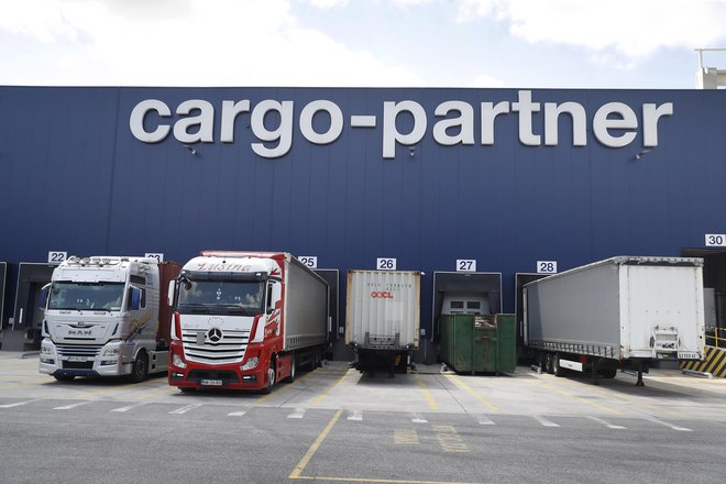 Logistično podjetje cargo-partner Slovenija z dolgoletnimi izkušnjami iz optimizacije dobavnih verig omogoča strankam, da v najkrajšem času pridejo do sebi primernih alternativnih rešitev. FOTO: Leon Vidic/Delo