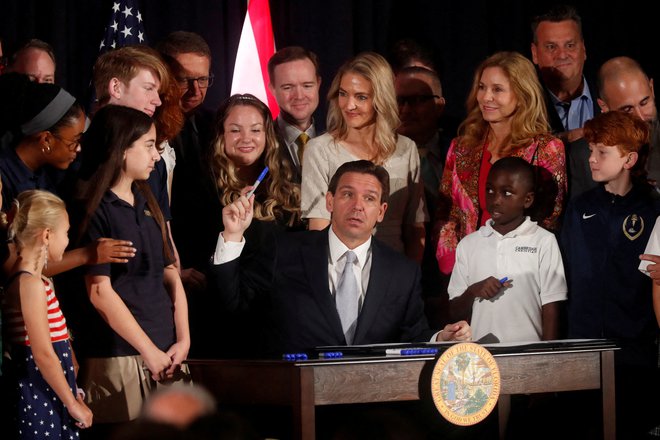 Čeprav Ronovi privrženci Američane svarijo, naj ga ne podcenjujejo, v raziskavah javnega mnenja ta čas caplja za Trumpom. FOTO: Octavio Jones/Reuters