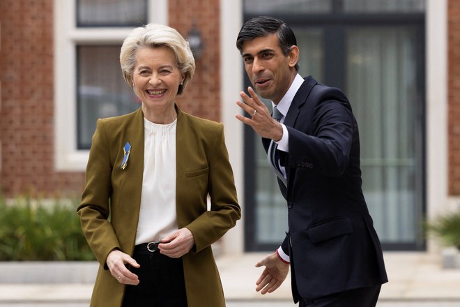 Britanski premier Rishi Sunak in predsednica evropske komisije Ursula von der Leyen med srečanjem v Windsorju februarja letos FOTO: Dan Kitwood/Reuters