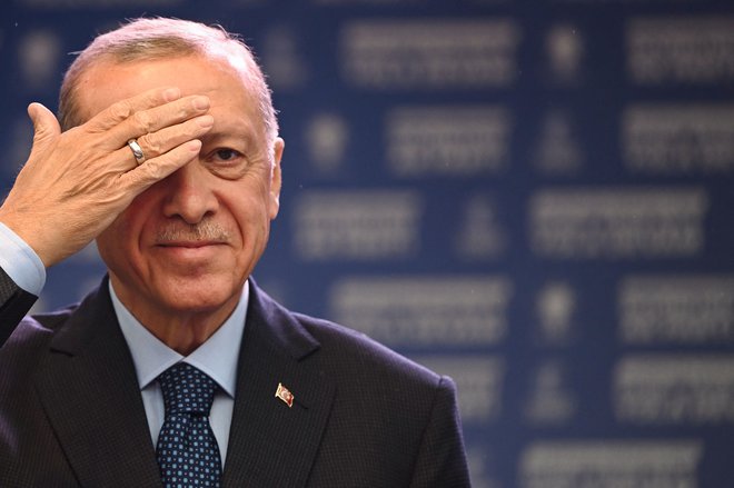 V dvajsetih letih, kolikor je na čelu Turčije, še ni izgubil volitev. FOTO: Ozan Kose/AFP