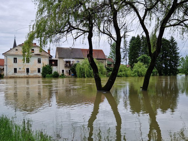 Ekstremno vreme povzroča poplave, kar je treba upoštevati tudi pri investiranju. FOTO: Tanja Jakše/Delo