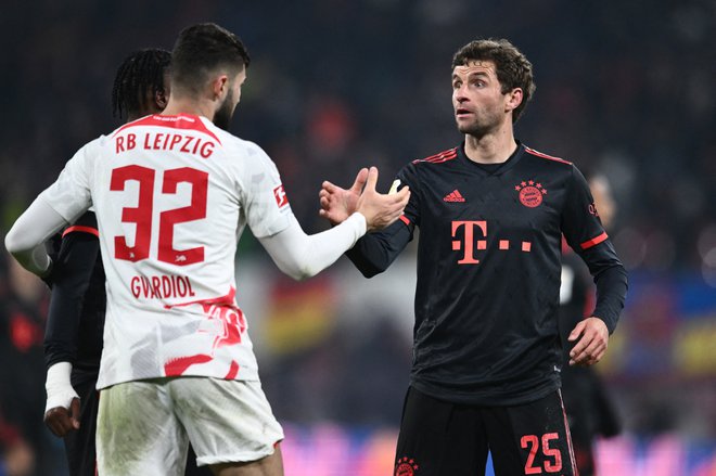 Prvi letošnji dvoboj Bayerna in Leipziga se je končal brez zmagovalca (1:1). FOTO: Annegret Hilse/Reuters