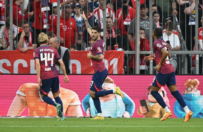 Takole so se veselili gola Leipziga njegovi aduti Dominik Szoboszlai, Christopher Nkunku in Kevin Kampl. FOTO: Angelika Warmuth/Reuters