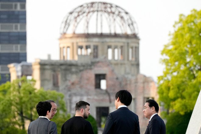 Ukrajinski predsednik Volodimir Zelenski je uničenje Bahmuta primerjal s Hirošimo po jedrskem bombnem napadu. FOTO: Eugene Hoshiko/AFP